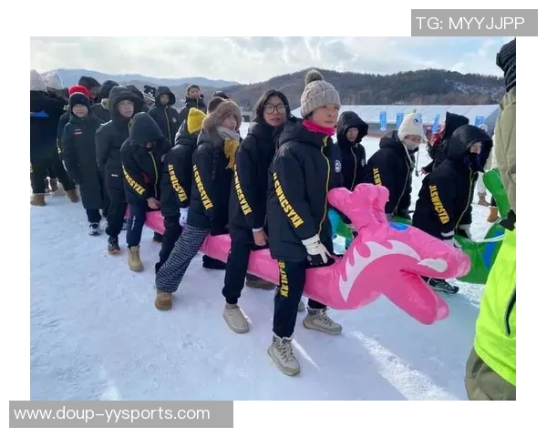 探营莲花山滑雪场：冰雪狂欢正当时 游客乐享冬日韶光