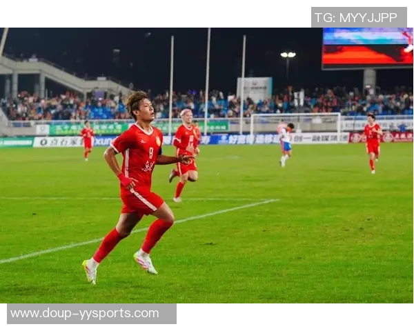 湘超岳阳队余骞：富力闭幕后我就去考大学了；十分崇拜克罗斯